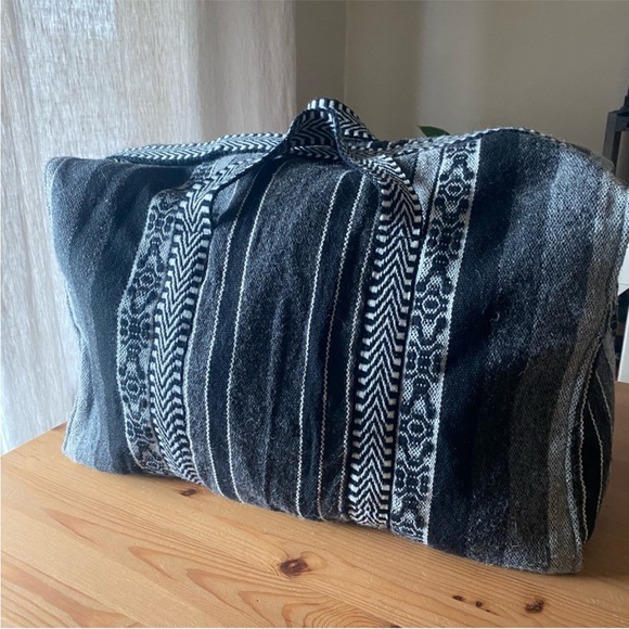 Peruvian Alpaca Artisan Padded Duffle in black and gray - Picture 4 of 12